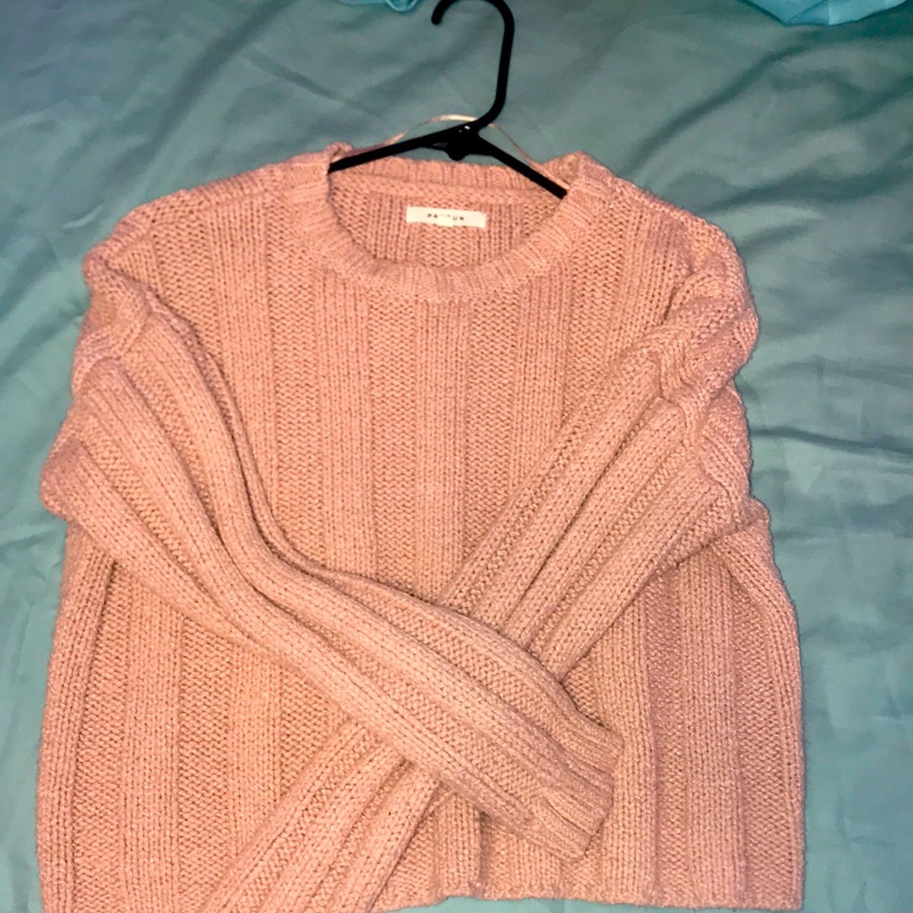 I’m selling a Pacsun sweater